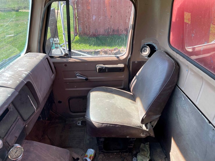 1982-international-dt466-image-84