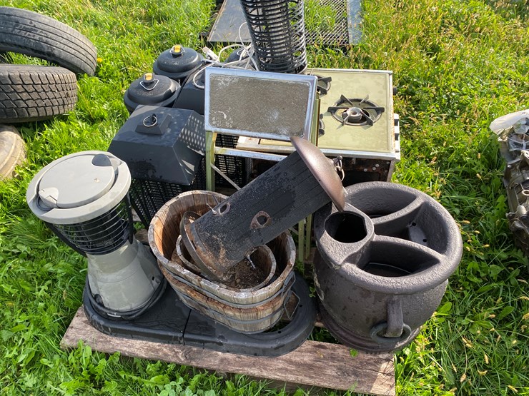 #1648-•-large-assortment-of-yard-items-image-2