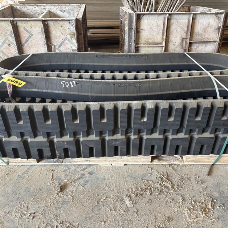 #5089 • Unused Bobcat T770 Tracks