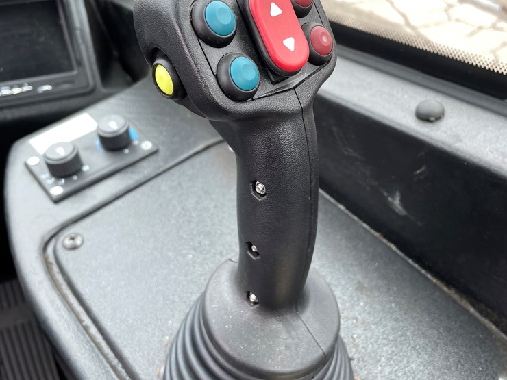 #5502-•-2024-magnum-4400l-wheel-loader-image-60