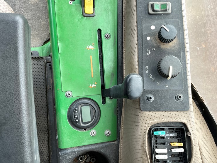 john-deere-1575-image-27