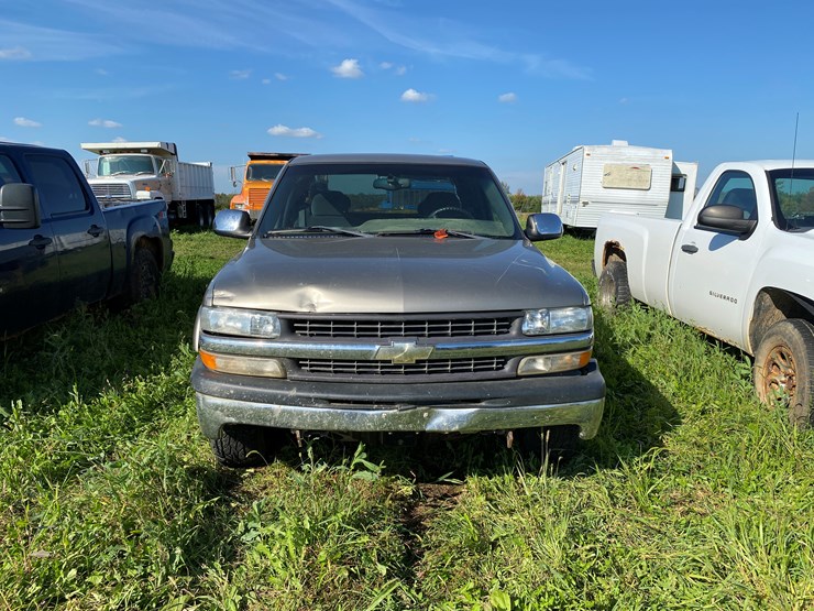 #1599-•-2000-chevy-silverado-1500-extended-cab-pickup-truck-(has-wi-title)-image-9