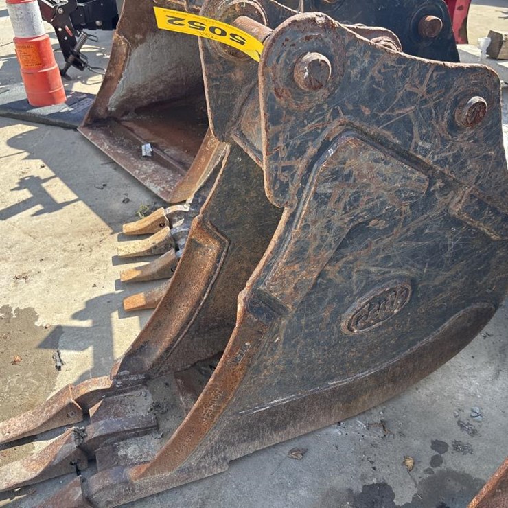 #5052 • 2018 Geith MX6HD Approx 12" Mini Tooth Bucket