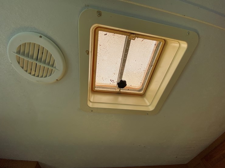 #1607-•-keystone-sprinter-360fk-camper,-(no-title)-image-43