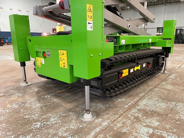 #5551-•-fronteq-fs6332tl-track-drive-scissor-lift-with-outriggers-image-54