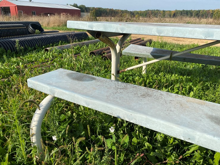 #1632-•-picnic-table-image-6
