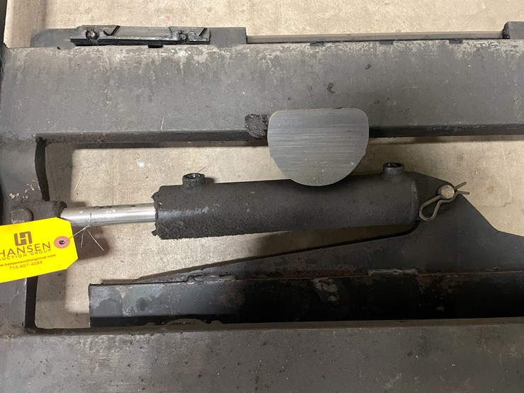 #7200-•-forklift-side-shift-plate-with-load-back-rest-image-5