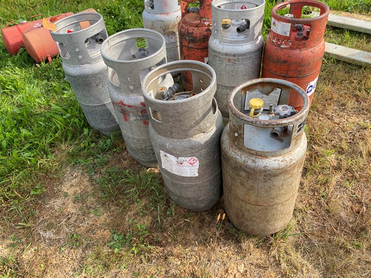 #1676-•-(4)-forklift-lp-tanks-image-2