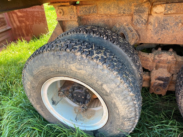 1982-international-dt466-image-34