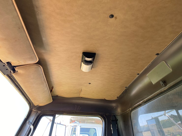 international-4900-image-46