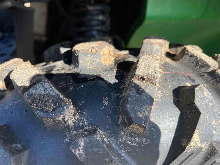 2013-john-deere-gator-image-15