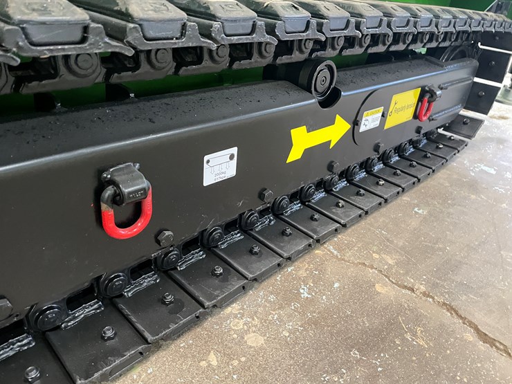 #5551-•-fronteq-fs6332tl-track-drive-scissor-lift-with-outriggers-image-47