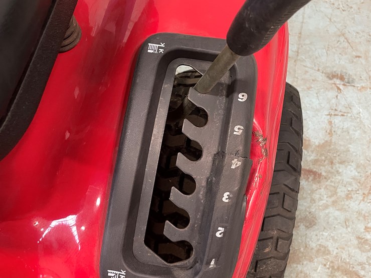 #7236-•-poulan-pro-xt-42"-riding-mower,-needs-head-gasket-image-9