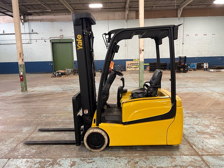 #5565-•-2020-yale-erp040-electric-forklift-image-8