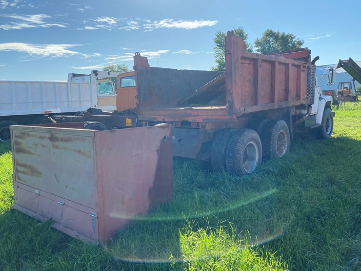 1982-international-dt466-image-7