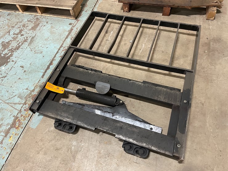 #7200-•-forklift-side-shift-plate-with-load-back-rest-image-1