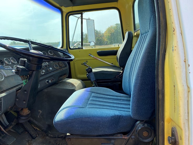 1987-ford-l9000-image-18