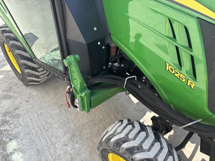 john-deere-1025r-image-15