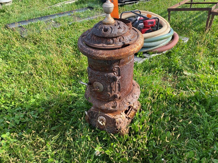 #1658-•-star-gem-cast-iron-wood-stove-image-1