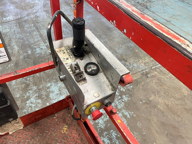 #5553-•-skyjack-sj226-scissor-lift-image-22
