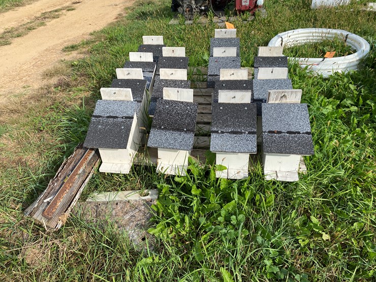 #1668-•-(14)-wooden-bird-houses-image-1