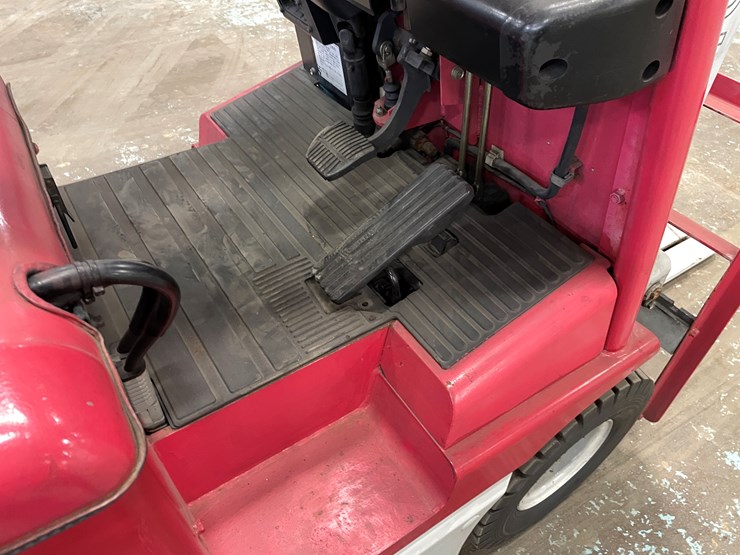 #5568-•-toyota-7-runner-1,500-lbs.-electric-forklift-image-27