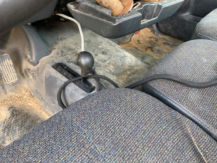 #1604-•-2000-chevy-silverado-1500-regular-cab-4x4-plow-truck-(no-title)-image-25