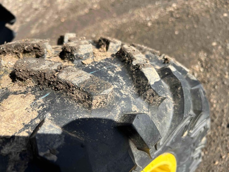 2013-john-deere-gator-image-19