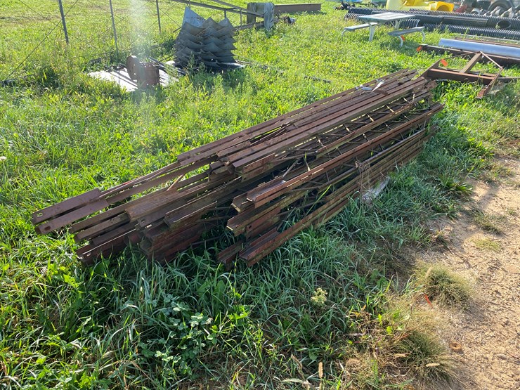 #1629-•-stack-of-steel-support-beams-image-3