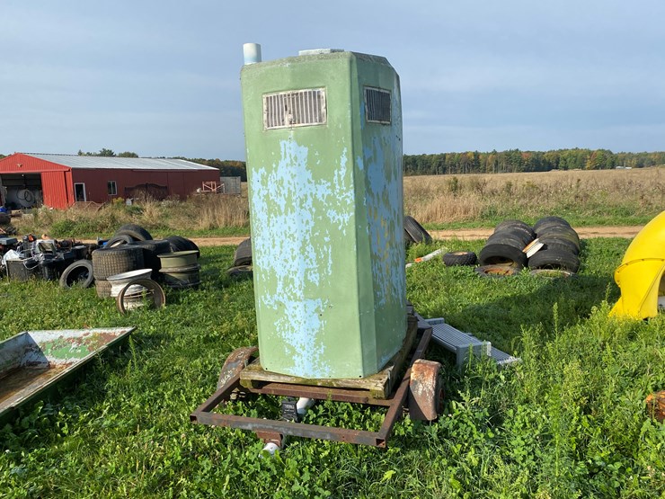 #1637-•-polly-port-a-potty-image-5