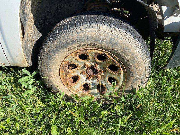 #1598-•-2010-chevy-silverado-1500-regular-cab-pickup-truck-(no-title)-image-36