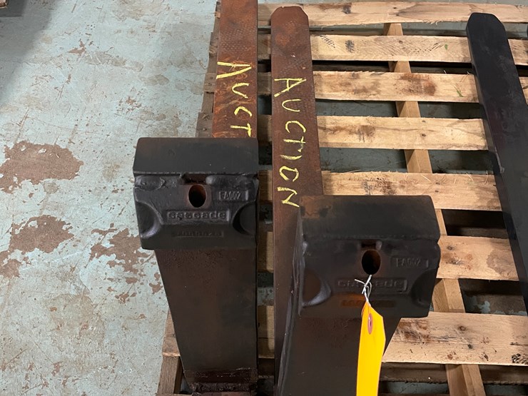 #7215-•-42"-x-4"-forklift-pallet-forks-image-4