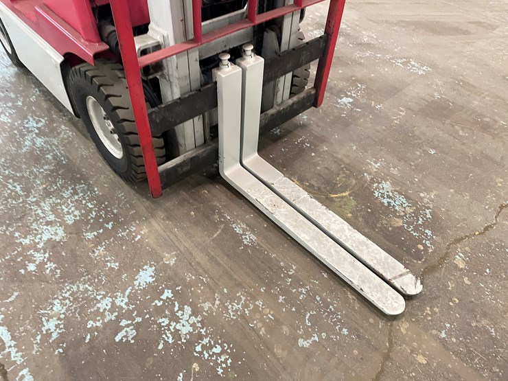 #5568-•-toyota-7-runner-1,500-lbs.-electric-forklift-image-31