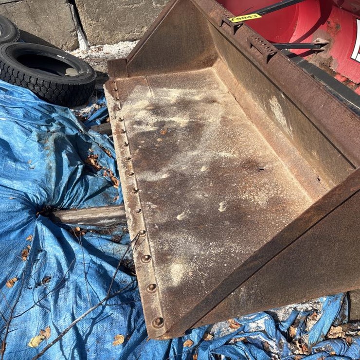 #5043 • Approx 88" Snow Bucket