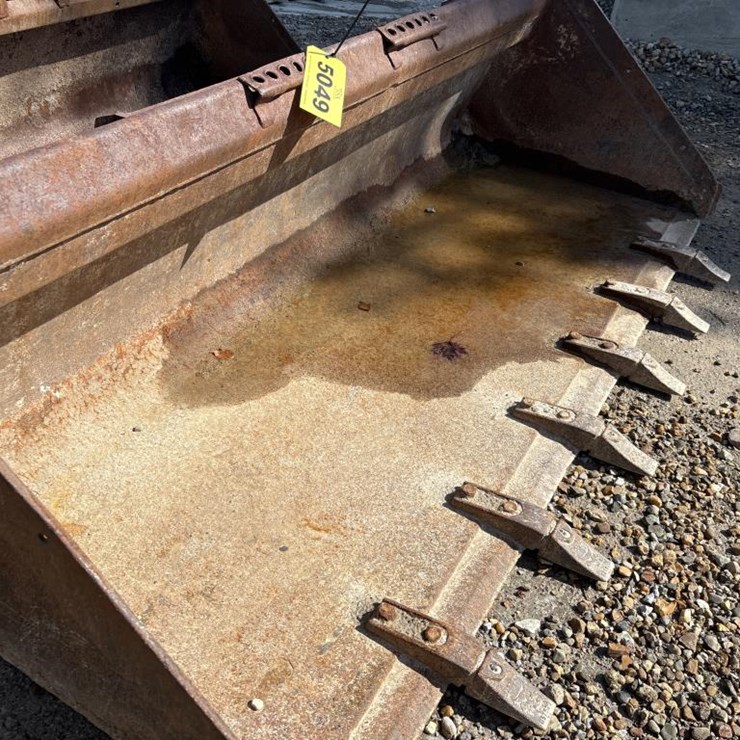 #5049 • Approx 84" Tooth Bucket