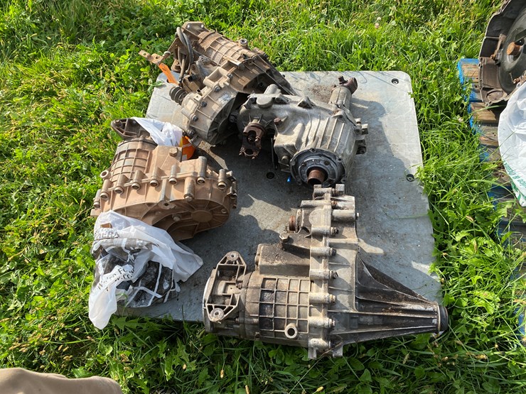 #1661-•-(4)-vehicle-transfer-cases-image-3