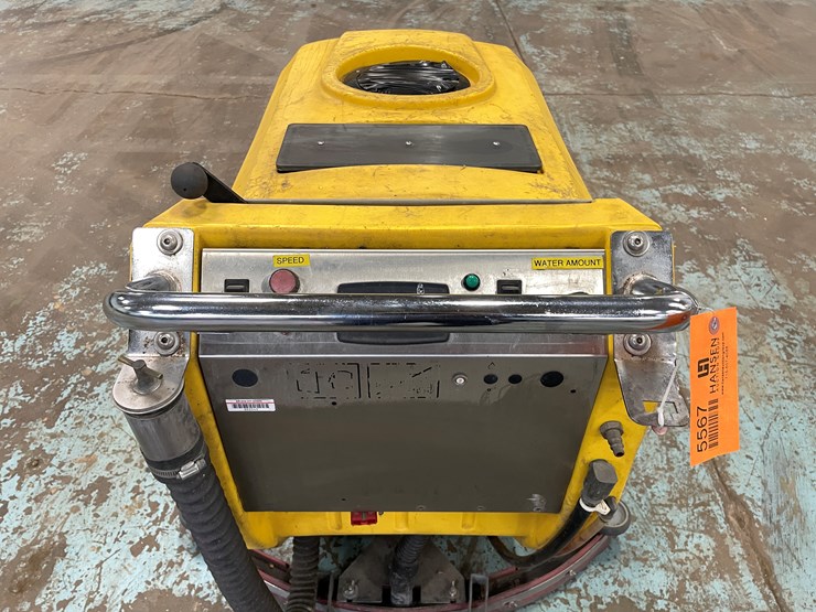 #5567-•-tomcat-2600-electric-floor-scrubber-image-18