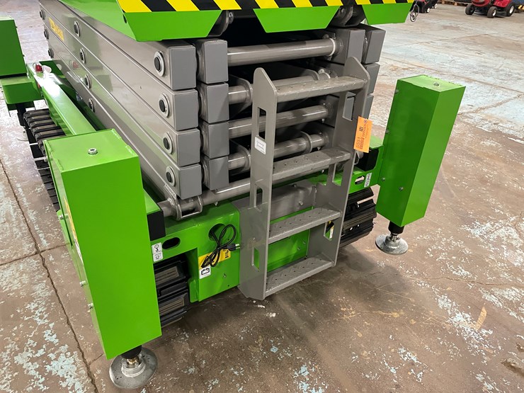 #5551-•-fronteq-fs6332tl-track-drive-scissor-lift-with-outriggers-image-31