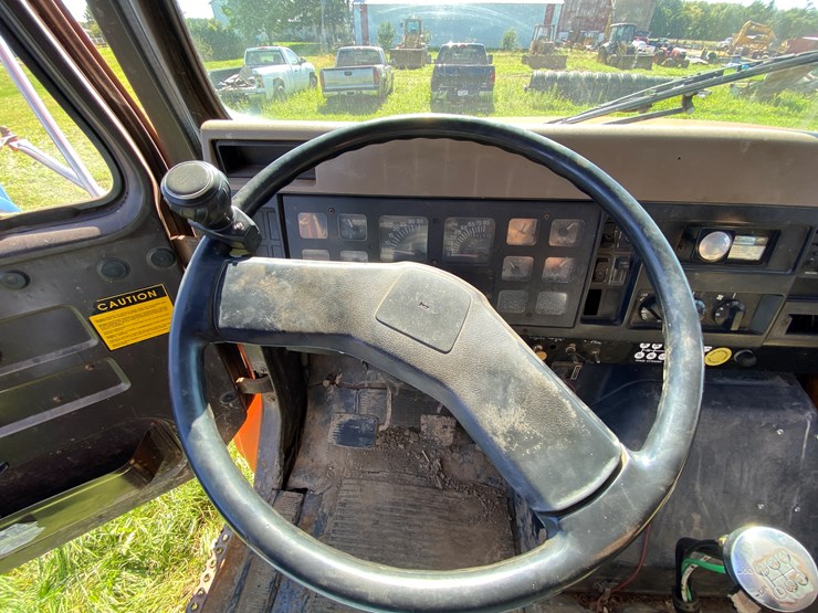 international-4900-image-49