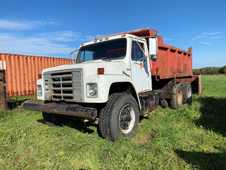 1982-international-dt466-image-1