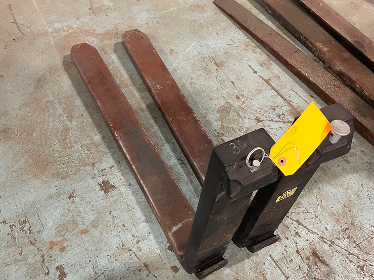 #7211-•-36"-x-4"-forklift-pallet-forks-image-4