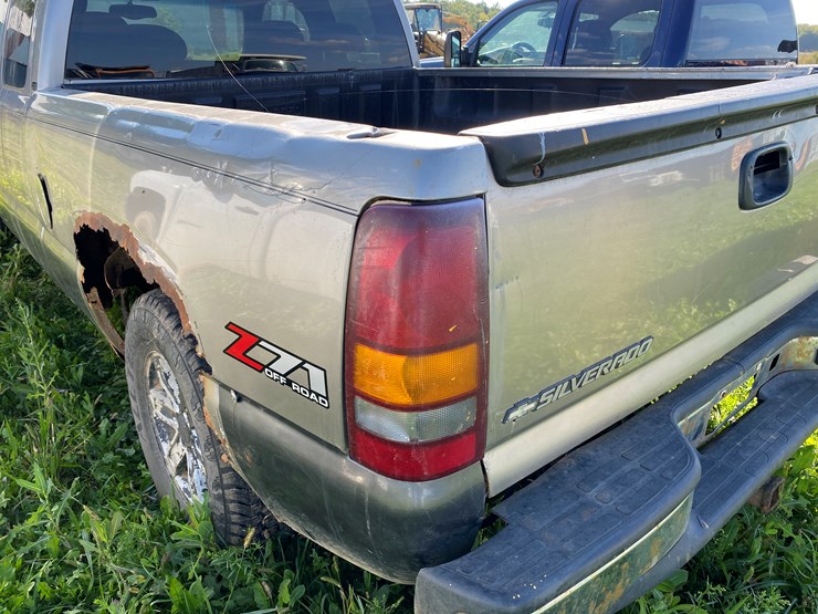#1599-•-2000-chevy-silverado-1500-extended-cab-pickup-truck-(has-wi-title)-image-21