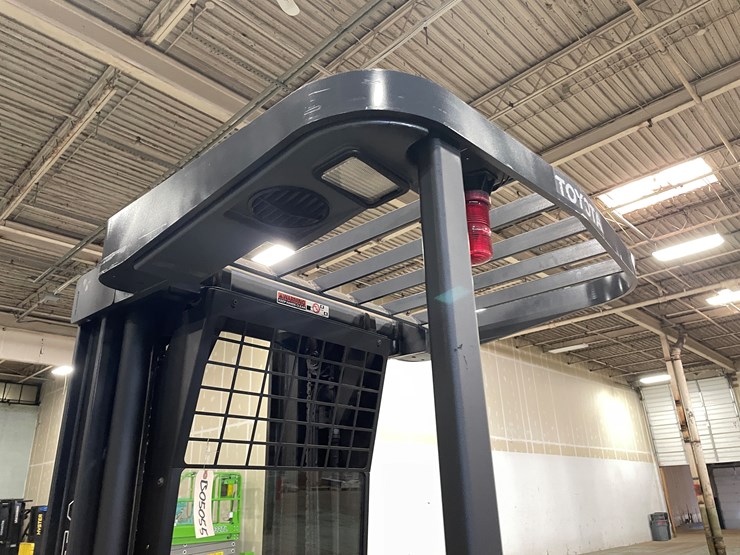 #5566-•-toyota-7bru18-ride-on-electric-reach-forklift-image-21