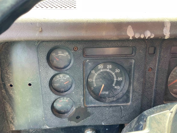 1982-international-dt466-image-94