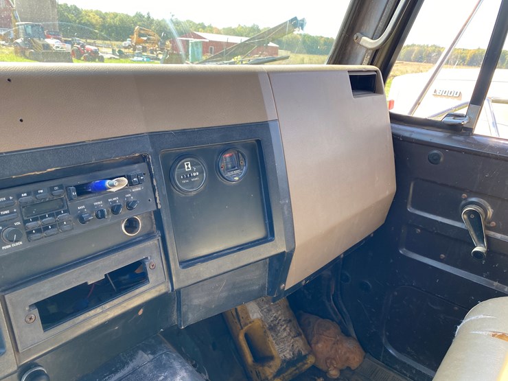 international-4900-image-47