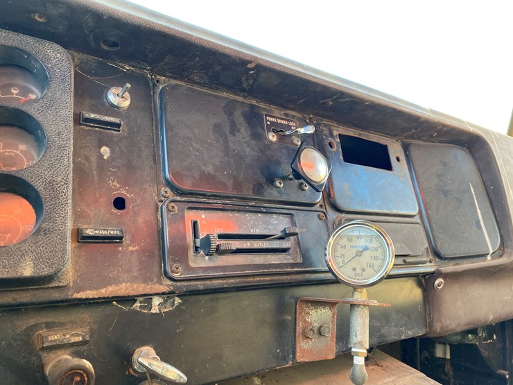 1982-international-dt466-image-40