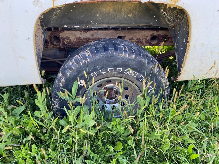 #1598-•-2010-chevy-silverado-1500-regular-cab-pickup-truck-(no-title)-image-14