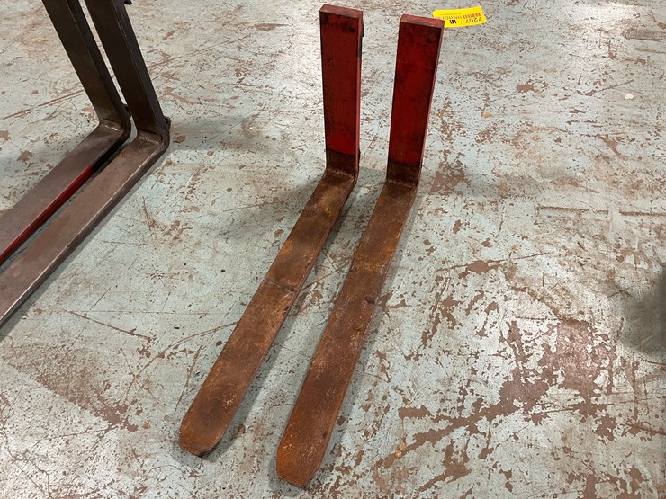 #7207-•-36"-x-4"-forklift-pallet-forks-image-1