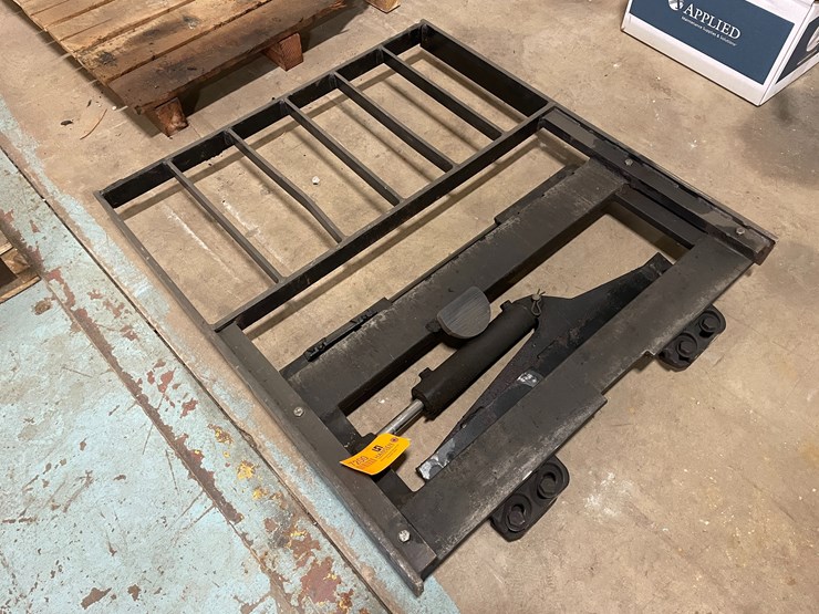 #7200-•-forklift-side-shift-plate-with-load-back-rest-image-3