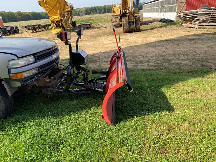 #1604-•-2000-chevy-silverado-1500-regular-cab-4x4-plow-truck-(no-title)-image-5